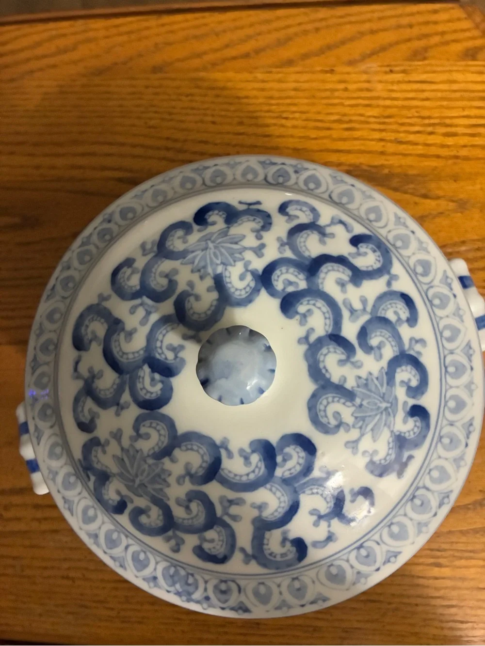 Blue and White Porcelain Lidded Bowl or tureen - Picture 3 of 7